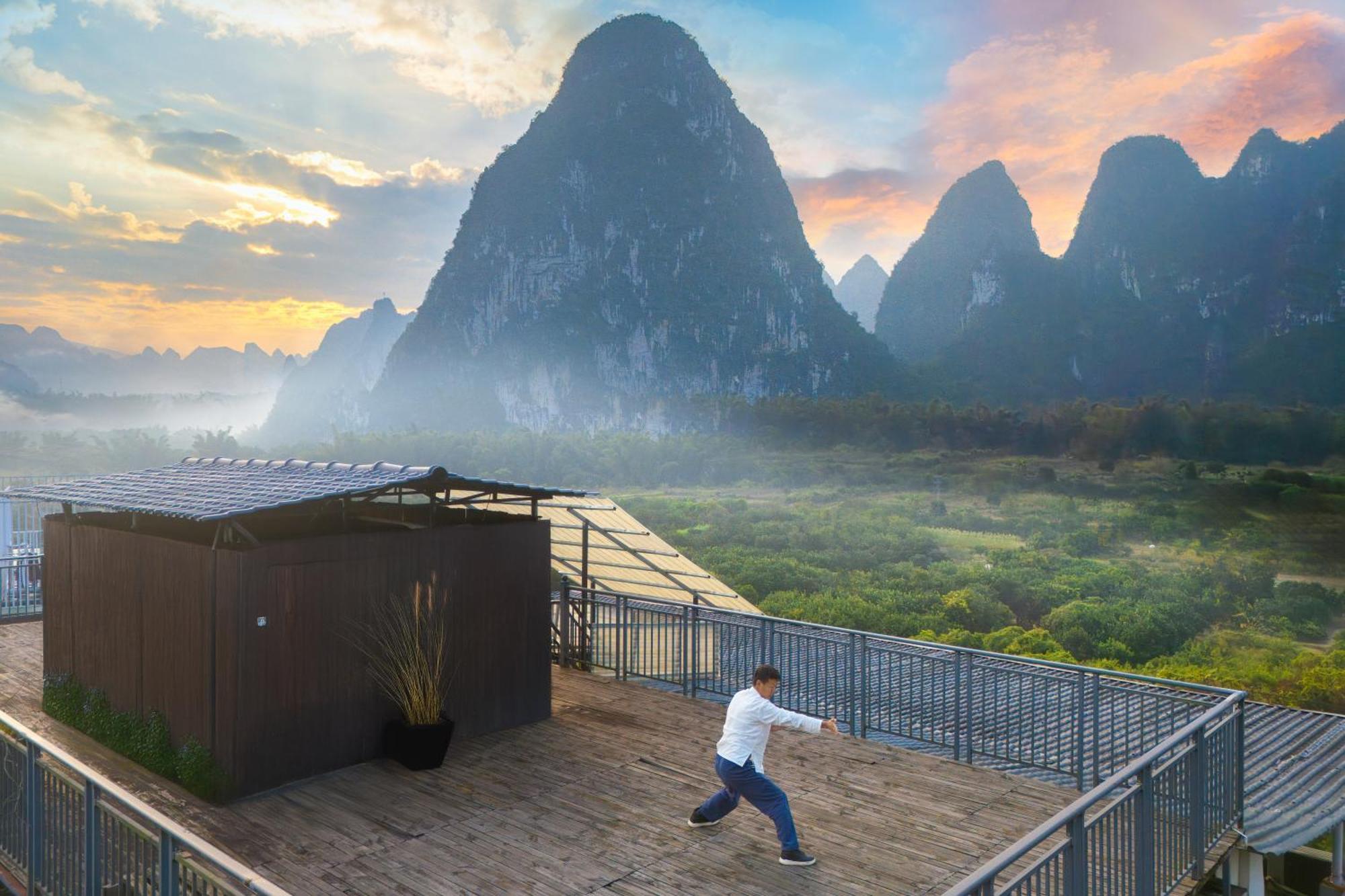 Leisure Courtyard Hotel Yangshuo-Free Shuttle Bus To Yangshuo Station Stay 2 Nights One Way Bagian luar foto