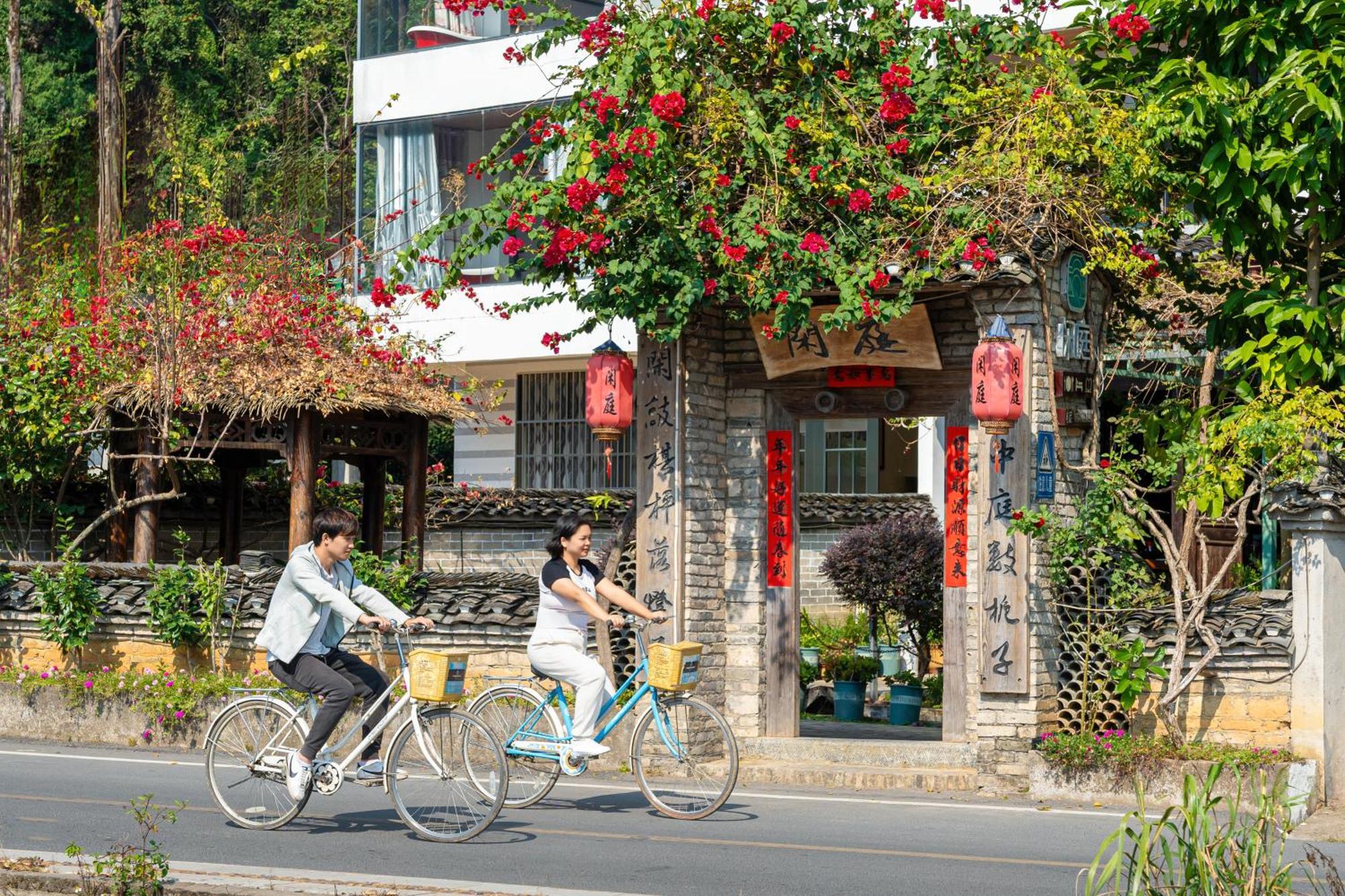 Leisure Courtyard Hotel Yangshuo-Free Shuttle Bus To Yangshuo Station Stay 2 Nights One Way Bagian luar foto