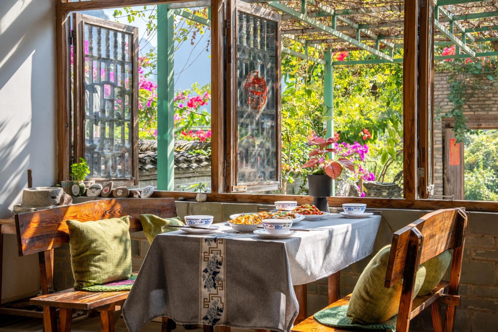 Leisure Courtyard Hotel Yangshuo-Free Shuttle Bus To Yangshuo Station Stay 2 Nights One Way Bagian luar foto
