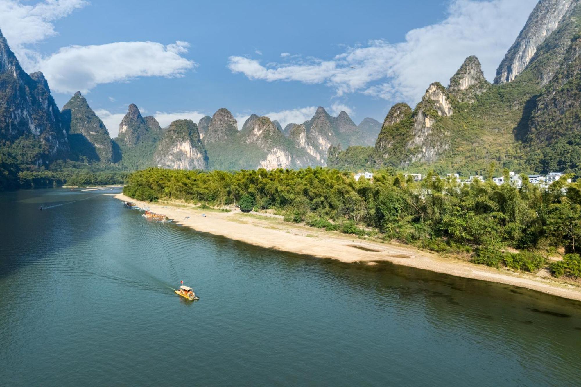 Leisure Courtyard Hotel Yangshuo-Free Shuttle Bus To Yangshuo Station Stay 2 Nights One Way Bagian luar foto