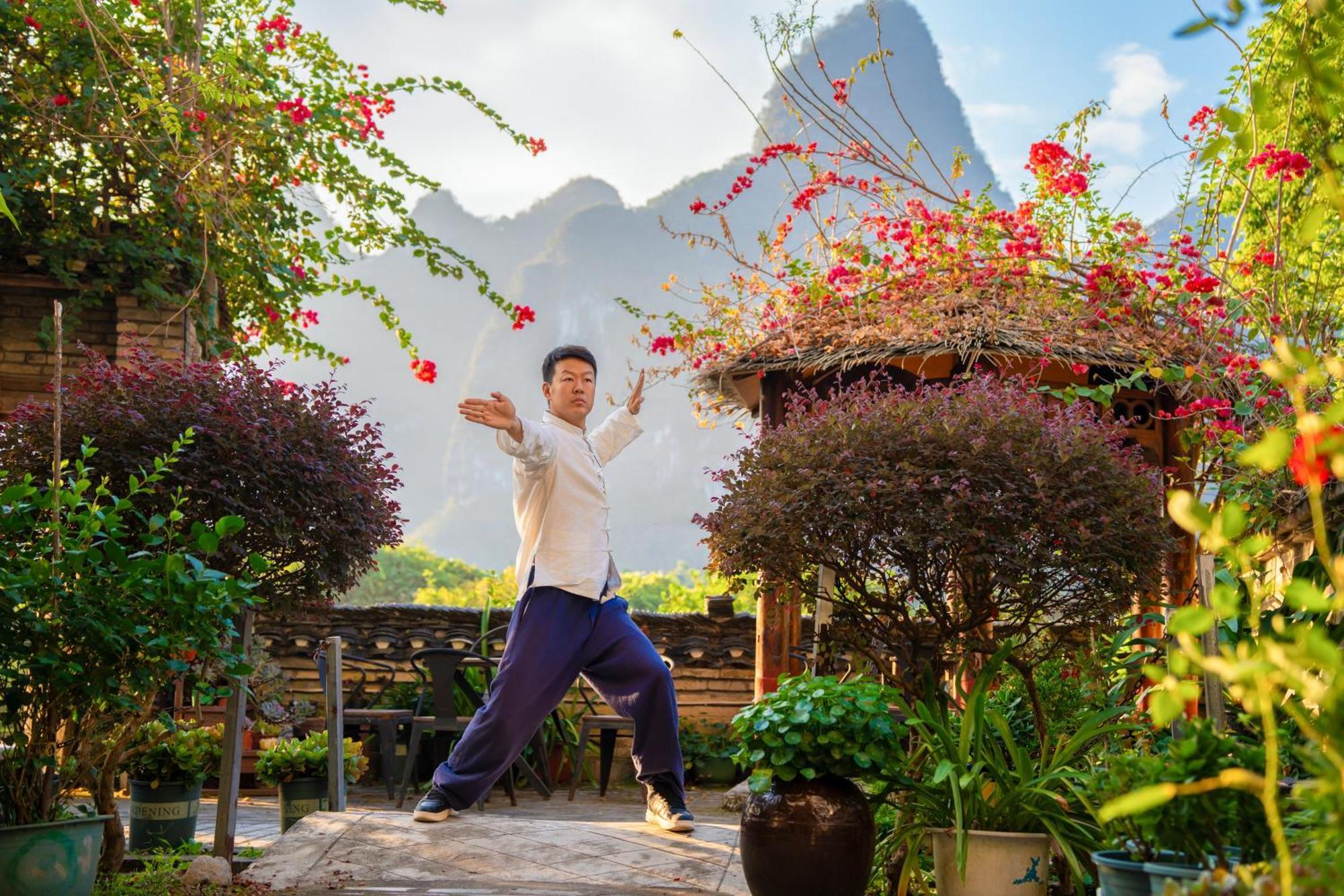 Leisure Courtyard Hotel Yangshuo-Free Shuttle Bus To Yangshuo Station Stay 2 Nights One Way Bagian luar foto