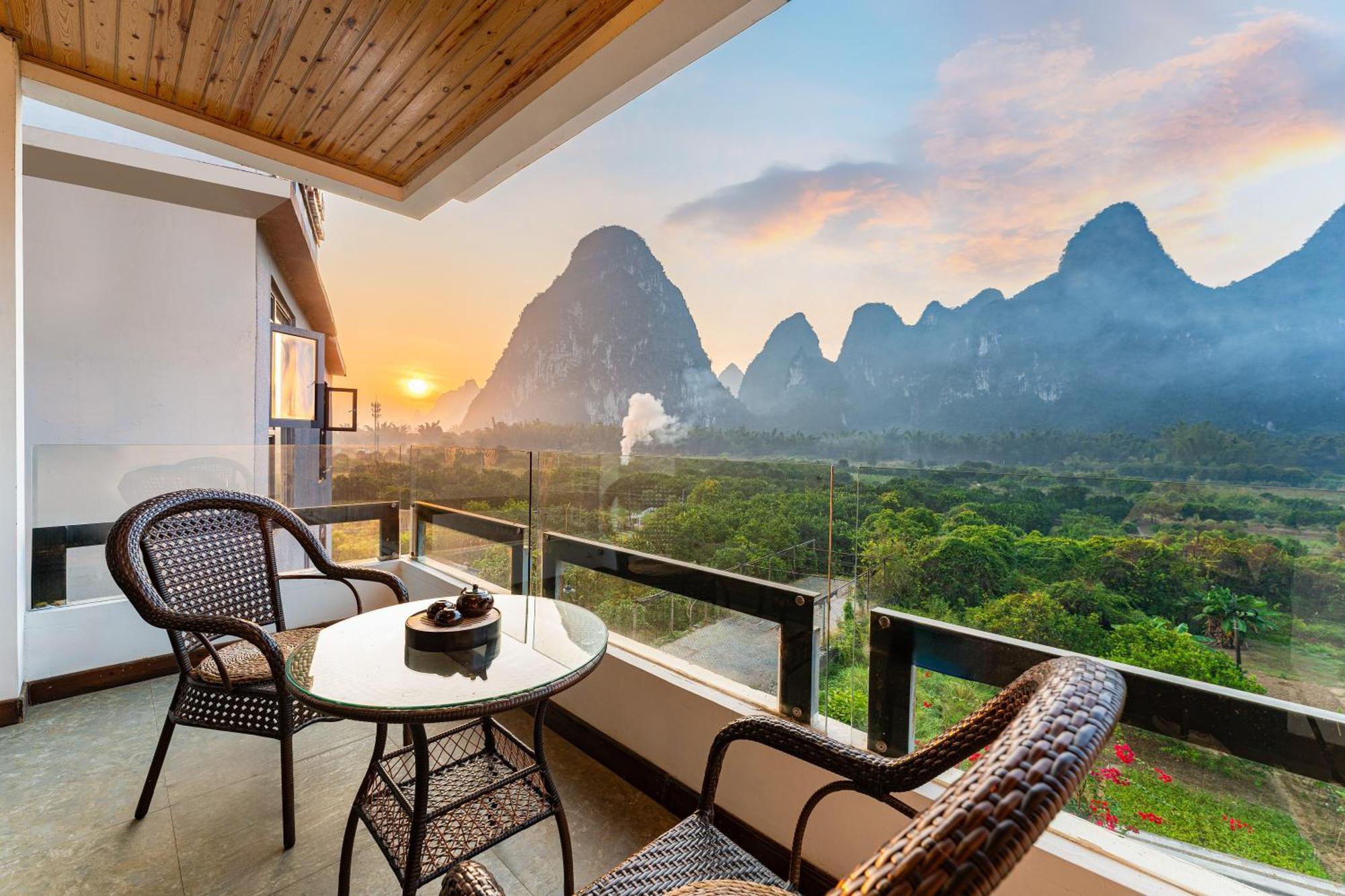 Leisure Courtyard Hotel Yangshuo-Free Shuttle Bus To Yangshuo Station Stay 2 Nights One Way Bagian luar foto